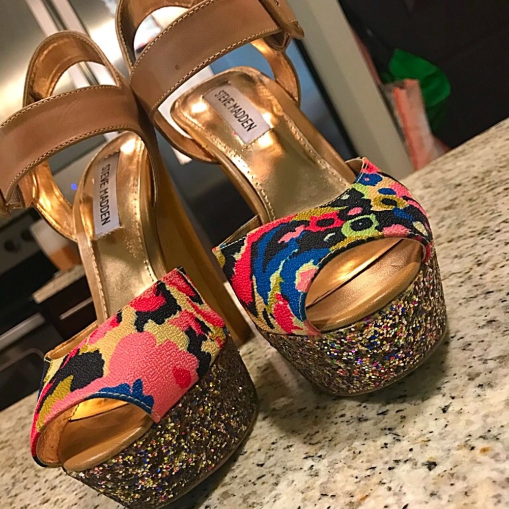 Steve Madden wedged high heel sandals